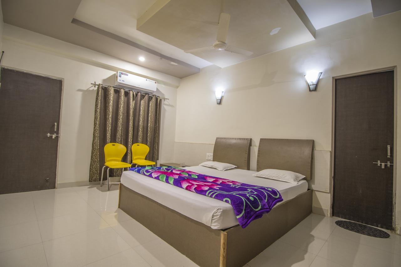 Hotel Yogiraj Palace Shegaon Ngoại thất bức ảnh