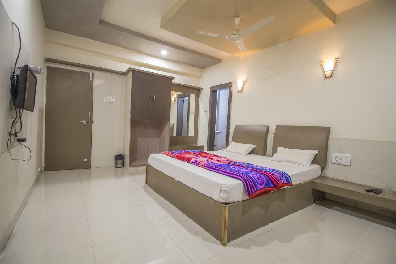 Hotel Yogiraj Palace Shegaon Ngoại thất bức ảnh