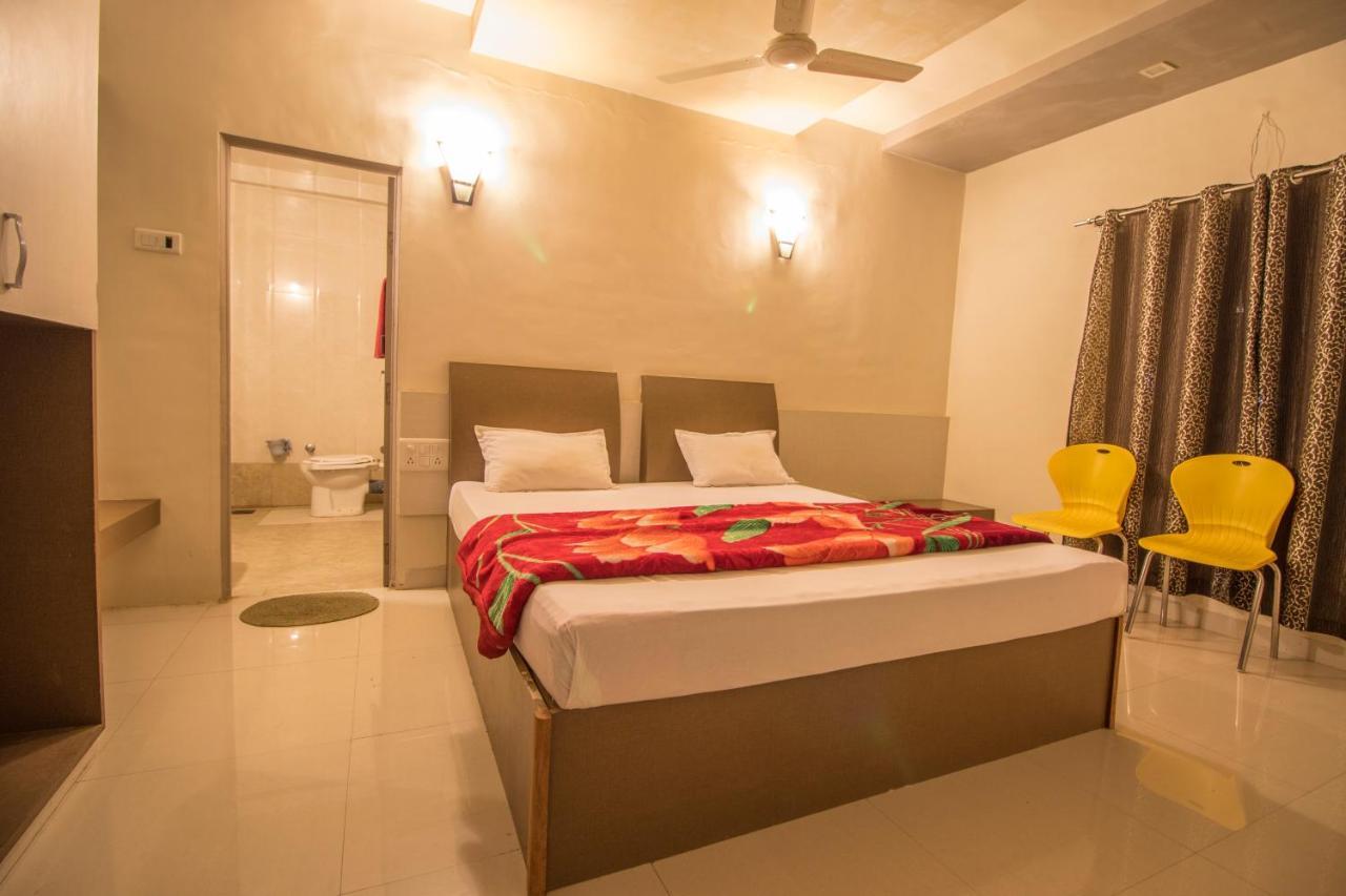 Hotel Yogiraj Palace Shegaon Ngoại thất bức ảnh