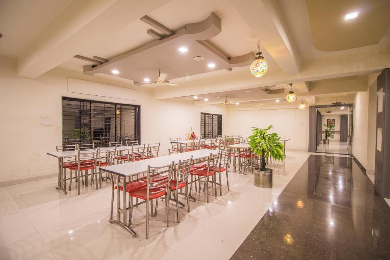 Hotel Yogiraj Palace Shegaon Ngoại thất bức ảnh