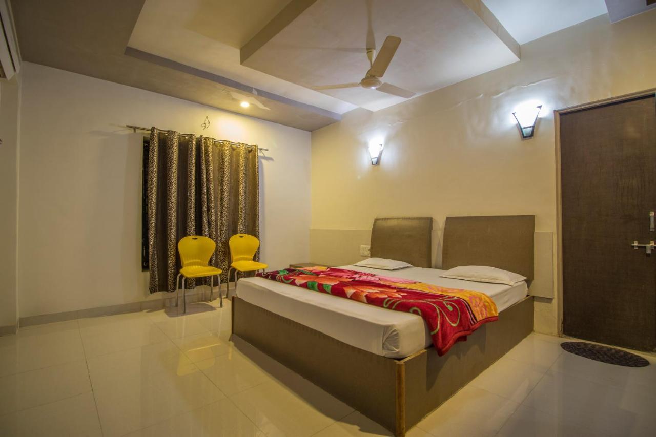 Hotel Yogiraj Palace Shegaon Ngoại thất bức ảnh