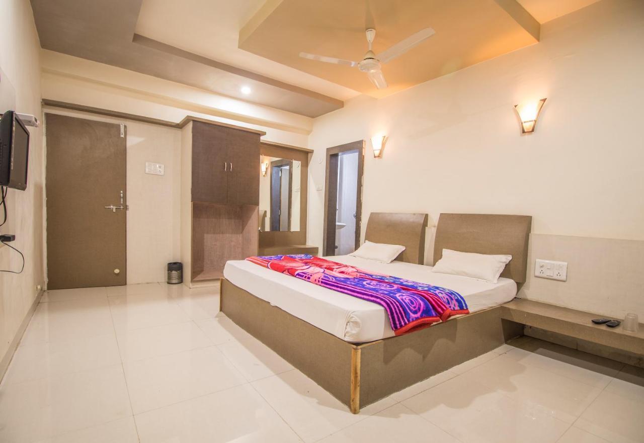 Hotel Yogiraj Palace Shegaon Ngoại thất bức ảnh