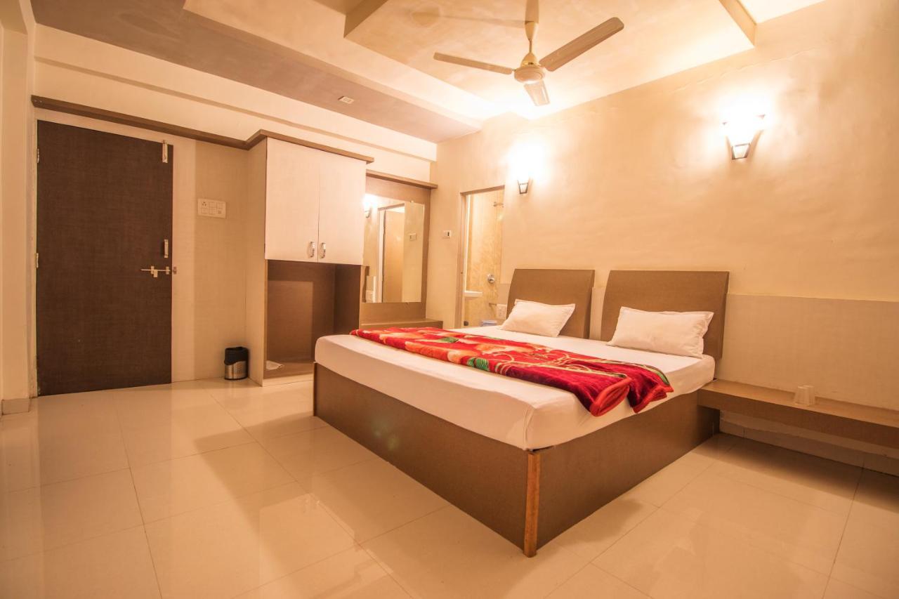 Hotel Yogiraj Palace Shegaon Ngoại thất bức ảnh