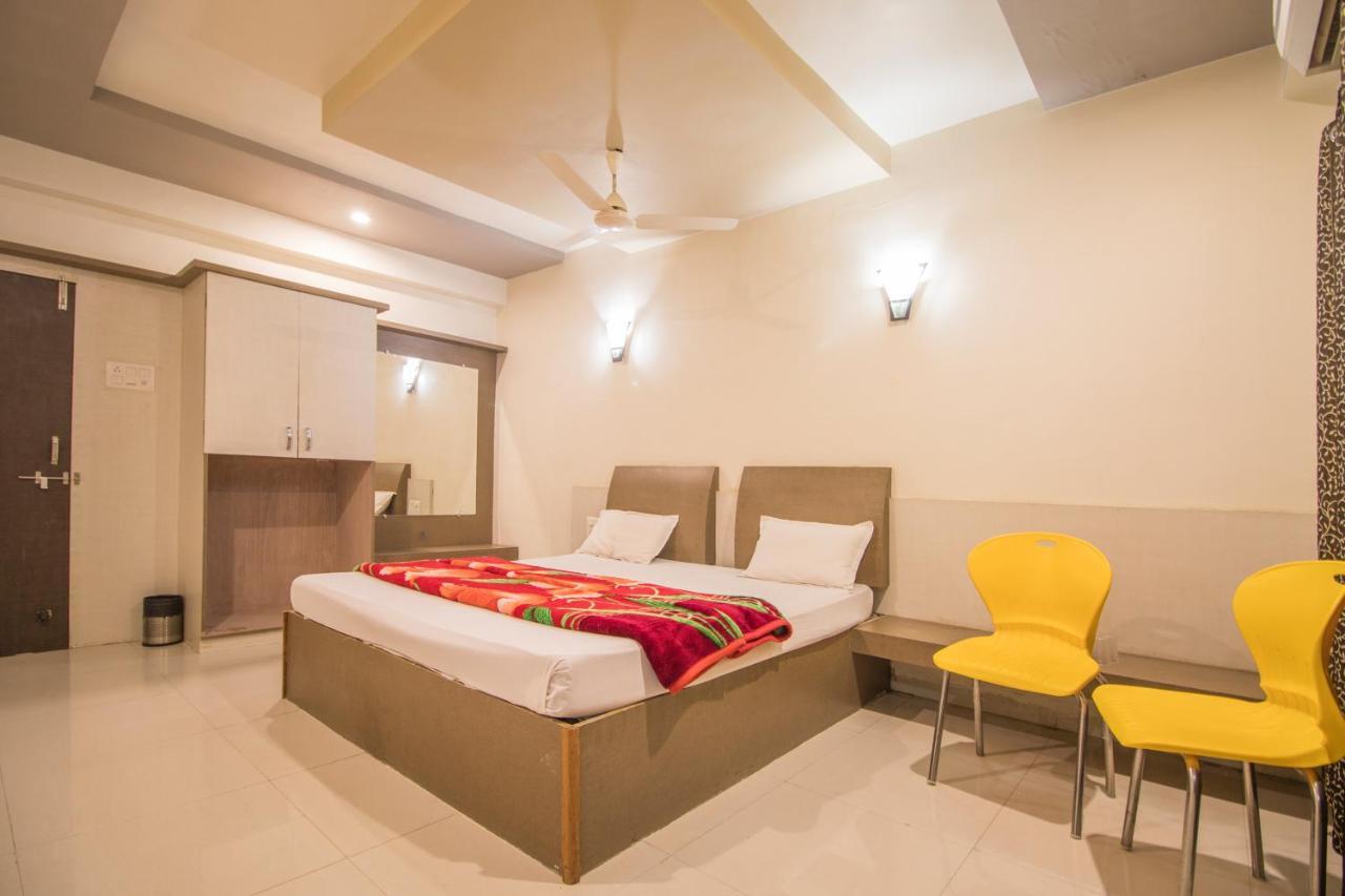 Hotel Yogiraj Palace Shegaon Ngoại thất bức ảnh