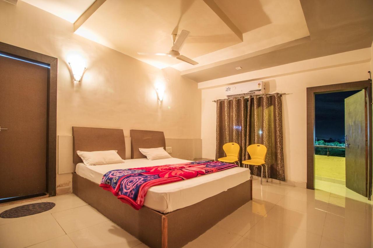 Hotel Yogiraj Palace Shegaon Ngoại thất bức ảnh